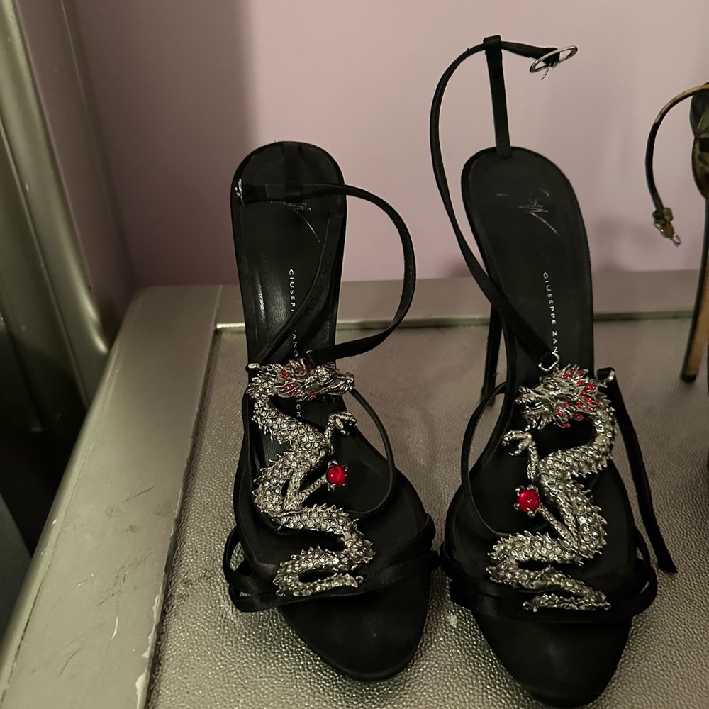 Black Giuseppe heels size 41.